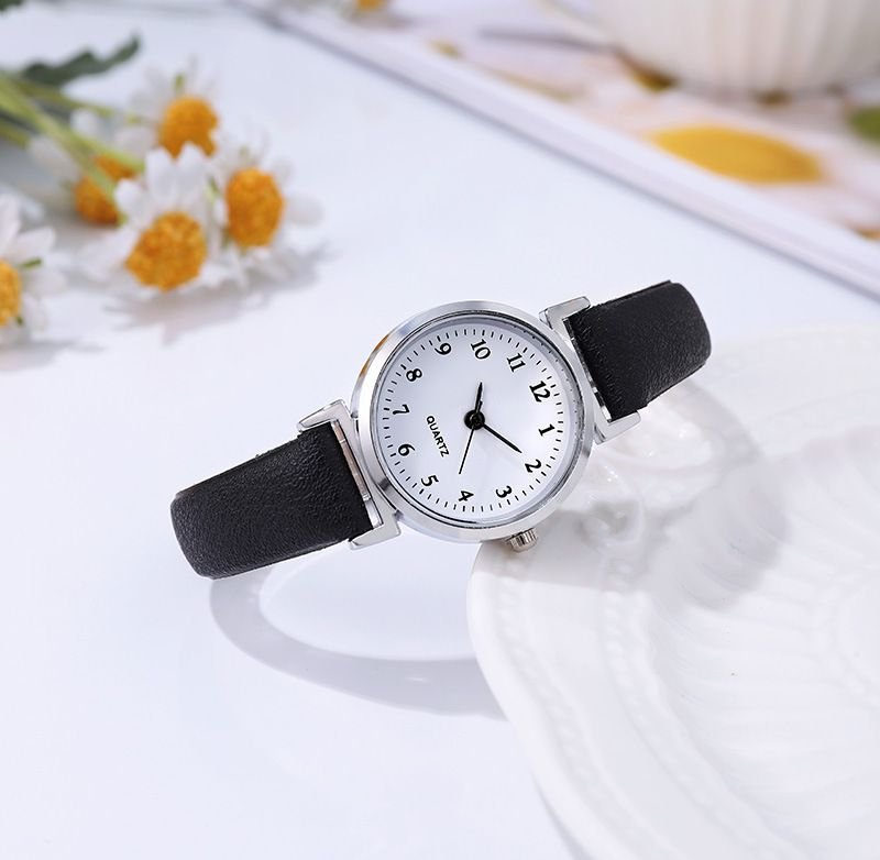 Women Fashion Simple Round Dial Quartz Watch