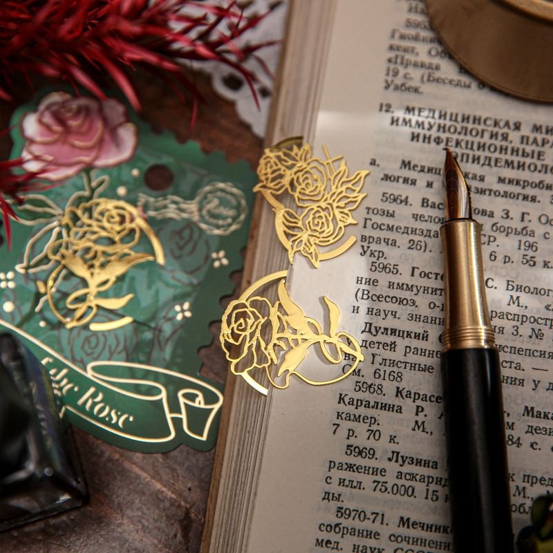 Simple Dressing Romantic Hollow Floral Metal Bookmark