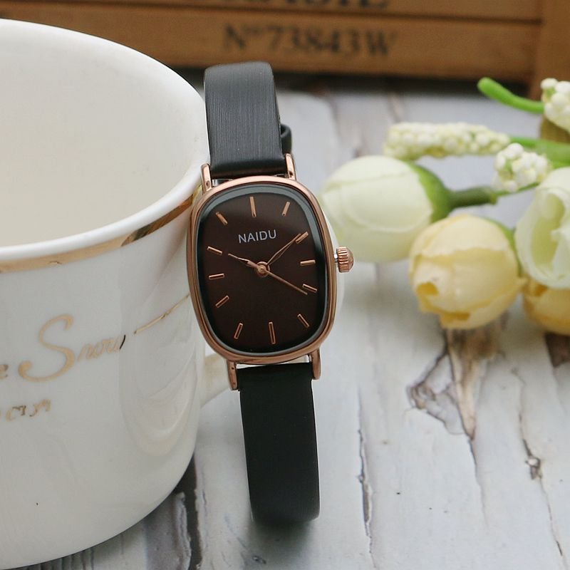 Women Fashion Oval Dial Quartz Watch